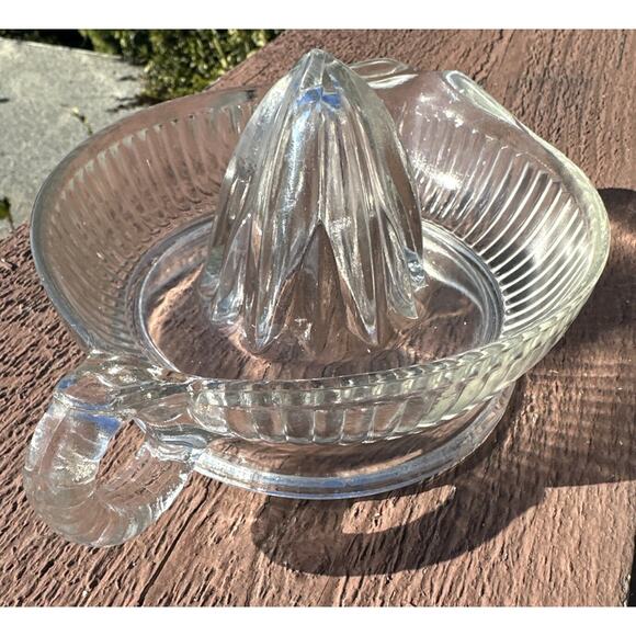 VINTAGE CLEAR GLASS REAMER/JUICER with FOOTED BASE & HANDLE - 6" DIAMETER - Picture 3 of 5